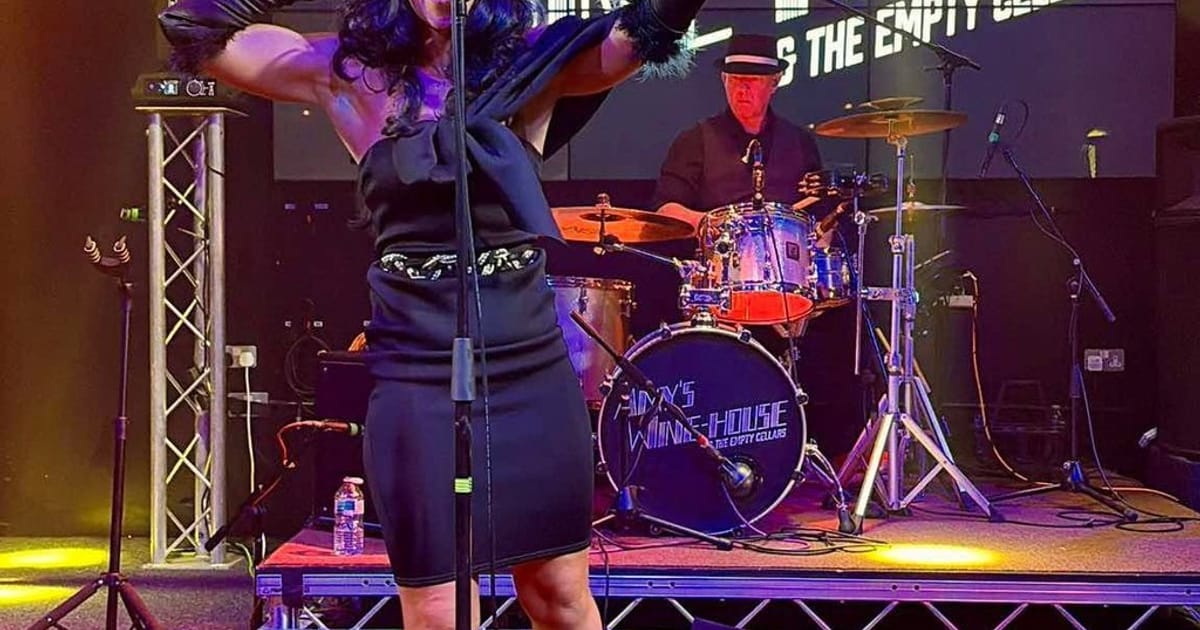 Amy's Wine-house and the Empty Cellars - live at Empire Rochdale, Greater - Manchester