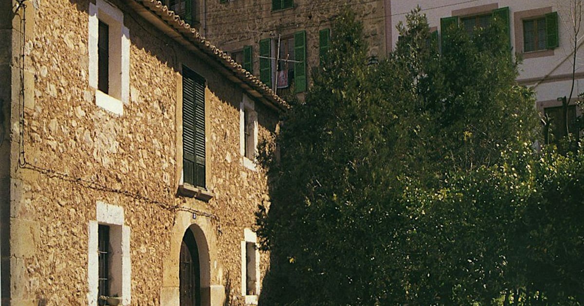 Conferència: "Origen històric de la casa mallorquina de tres buits”, Palma