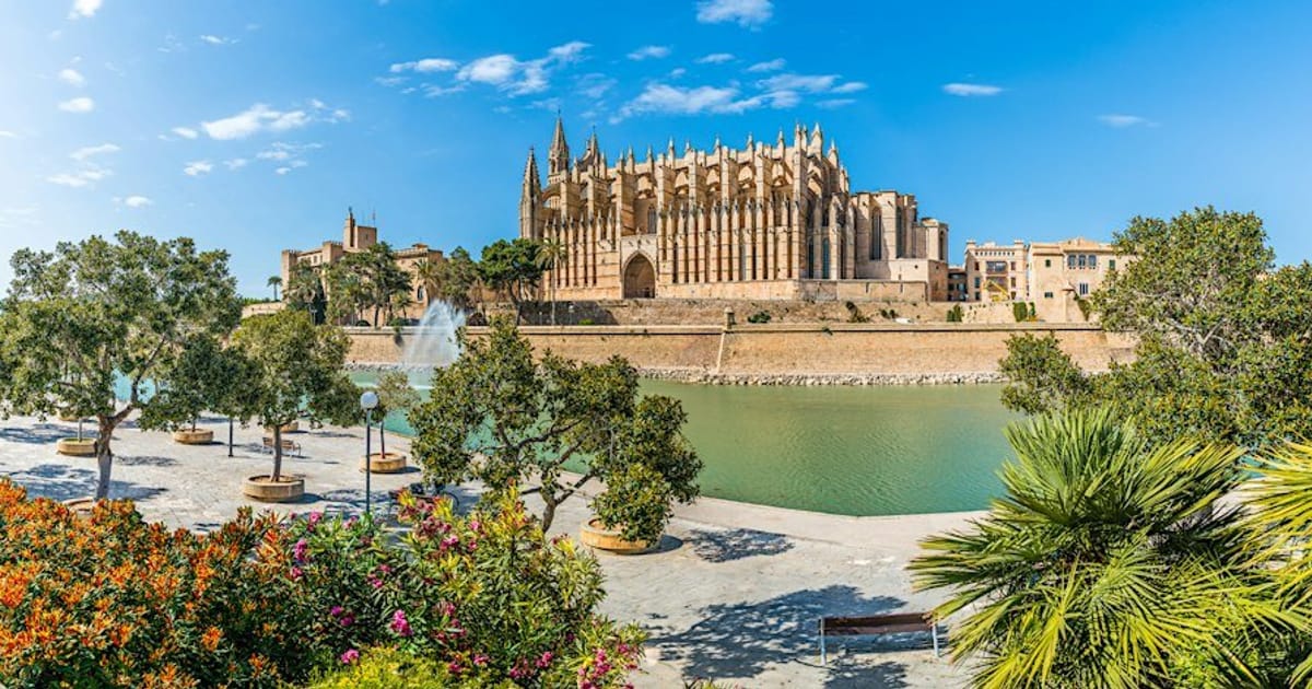 Discover Palma with a lively scavenger hunt by World City Trail!, Palma
