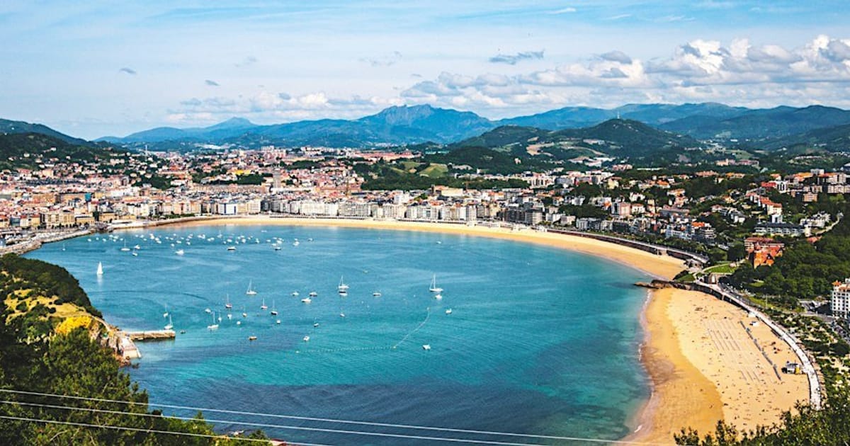 Discover San Sebastián with an exciting scavenger hunt by World City Trail!, Donostia