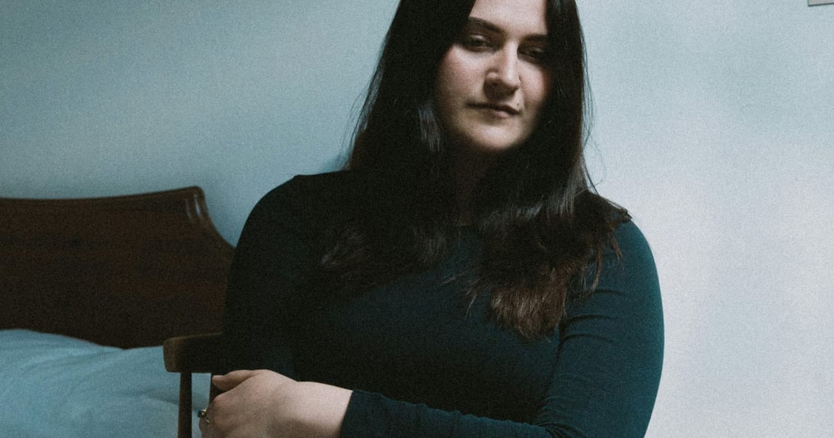 Grace Elizabeth Harvey: Acoustic Shop Floor Performance, Liverpool